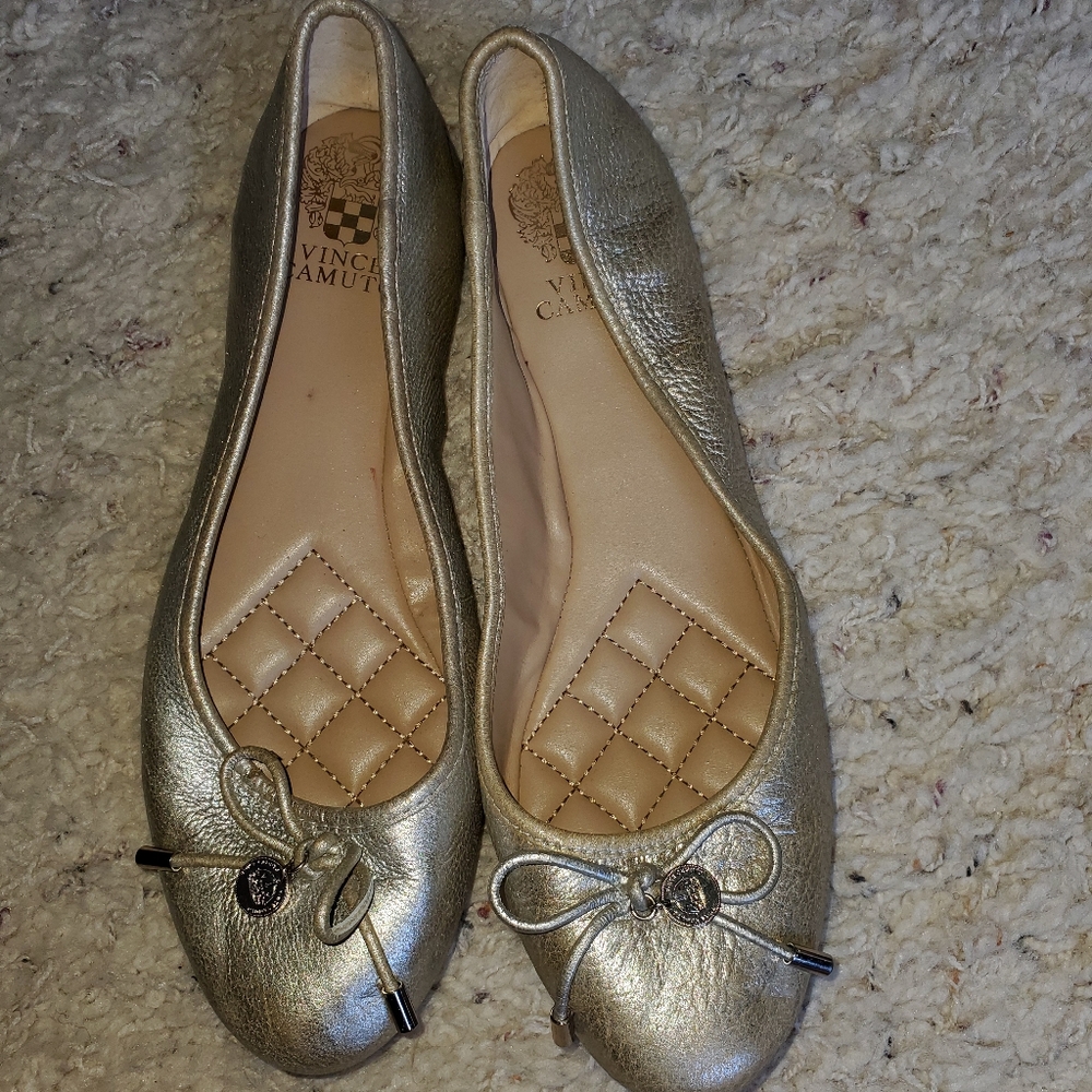 Vince Camuto Lunna size 8 1/2 silver/gold flats